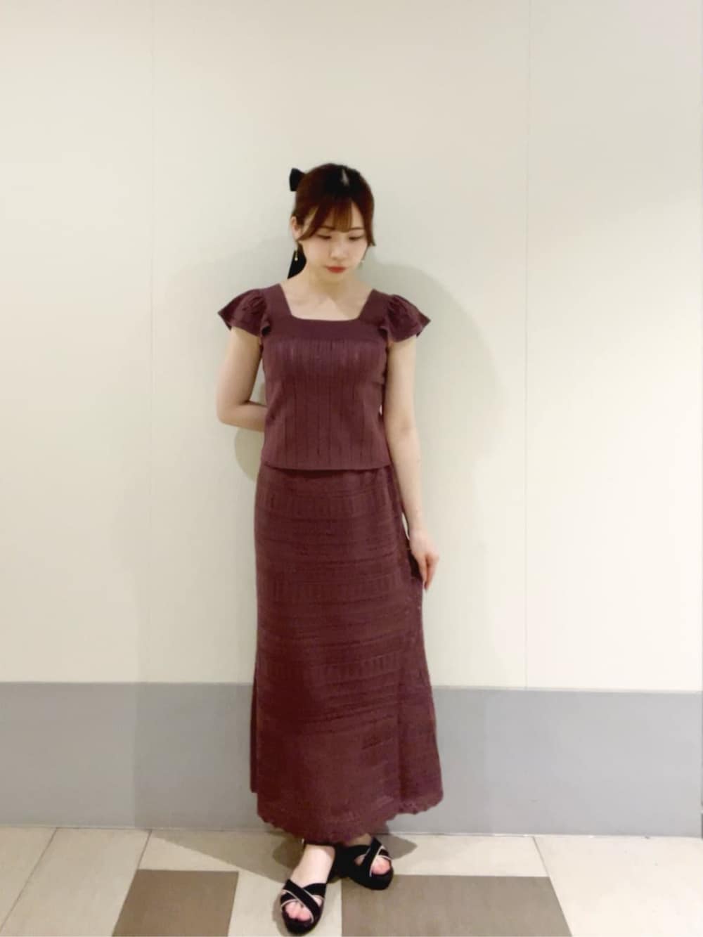 「セットアップ、夏コーデ、夏、お出かけコーデ、休日スタイル、シンプルコーデ、シンプル、カジュアル、カジュアルコーデ、大人カジュアル、大人コーデ、大人女子、大人かわいい、大人ガーリー、オトナカジュアル」｜「PROPORTION BODY DRESSINGの透かし編ＳＥＴ　ＵＰ / 1215240612（ワンピース、レッド系）」を使った、PROPORTION STAFFさん（レディース・155cm）の夏コーディネートの3枚目の写真