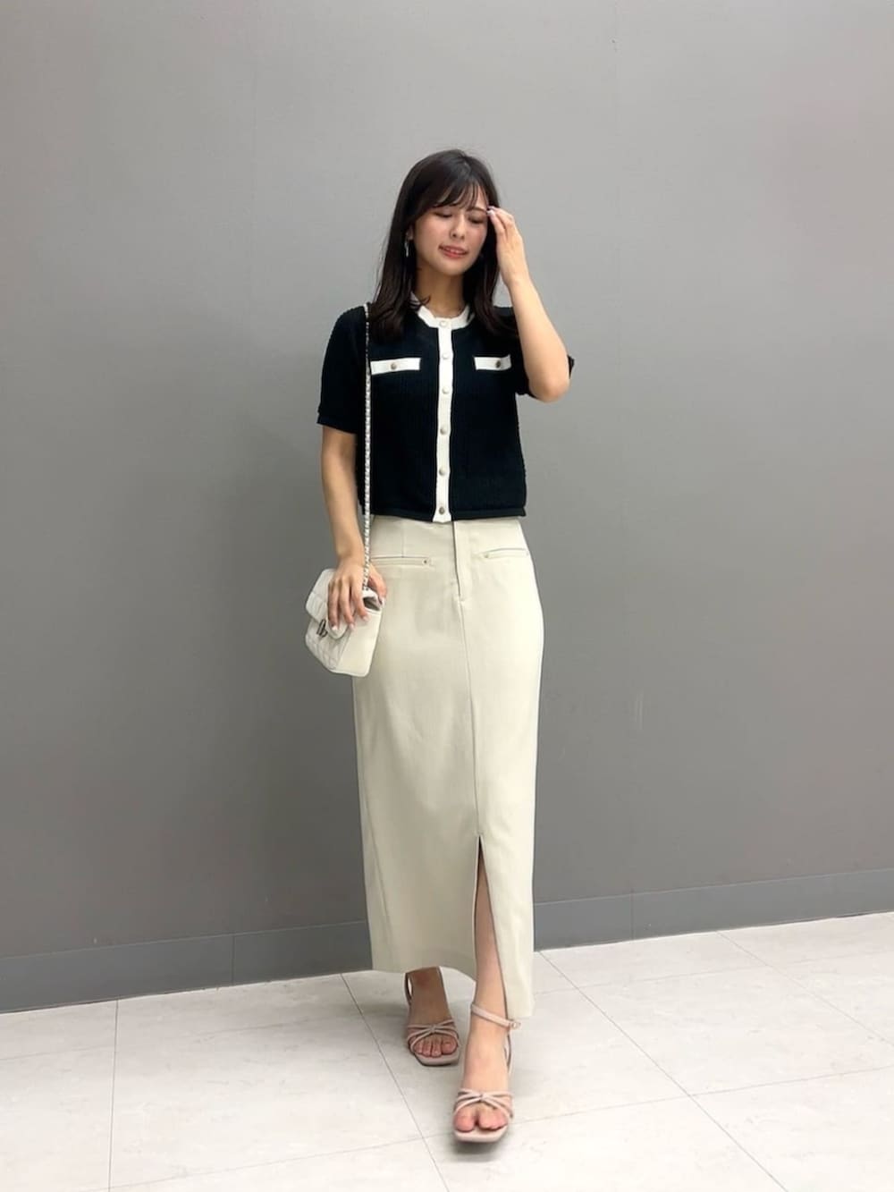 「カジュアル、カジュアルコーデ、きれいめカジュアル、キレイめ、きれいめ、大人カジュアル、大人コーデ、大人女子、大人かわいい、大人ガーリー、オトナカジュアル、オトナ女子、夏コーデ、夏、お出かけコーデ」|「PROPORTION BODY DRESSINGのパウダータッチキルトミニショルダー / 1215181406(ショルダーバッグ、ホワイト系)」を使った、PROPORTION STAFFさん(レディース・159cm)の夏コーディネートの2枚目の写真