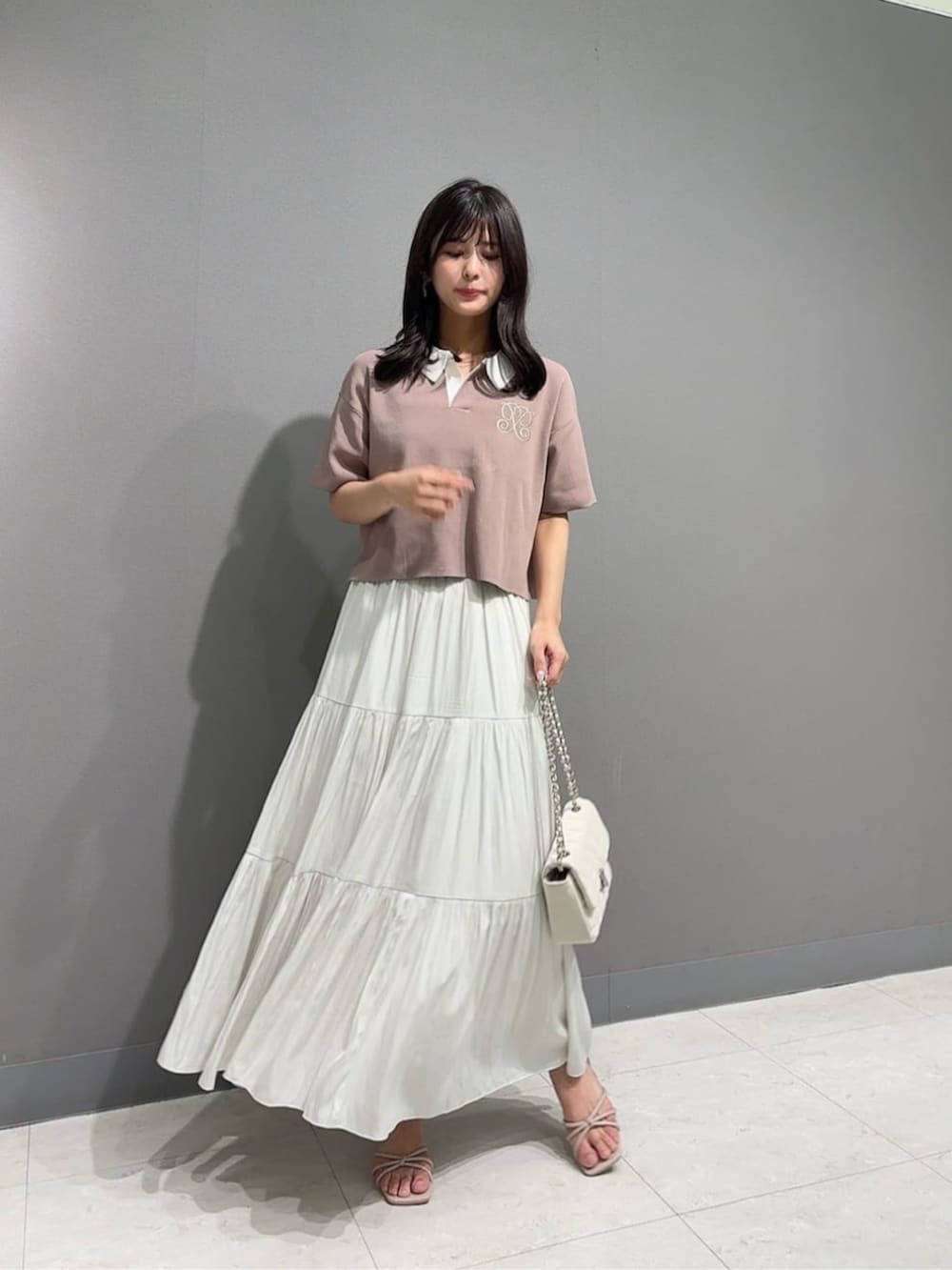 「カジュアル、カジュアルコーデ、シンプルコーデ、シンプル、大人カジュアル、大人コーデ、大人女子、大人かわいい、大人ガーリー、オトナカジュアル、オトナ女子、オトナカワイイ、きれいめカジュアル、キレイめ、きれいめ」|「PROPORTION BODY DRESSINGのパウダータッチキルトミニショルダー / 1215181406(ショルダーバッグ、ホワイト系)」を使った、PROPORTION STAFFさん(レディース・159cm)の夏コーディネートの2枚目の写真