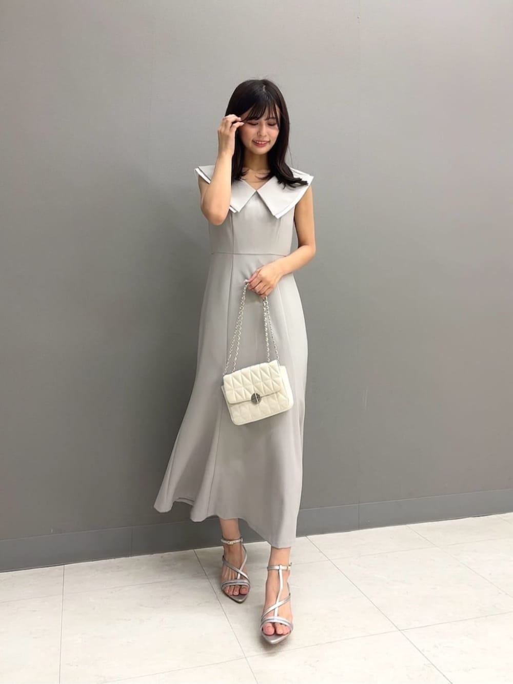 「ワンピース、ワンピーススタイル、夏コーデ、夏、シンプルコーデ、シンプル、カジュアル、カジュアルコーデ、大人カジュアル、大人コーデ、大人女子、大人かわいい、大人ガーリー、オトナカジュアル、お出かけコーデ」|「PROPORTION BODY DRESSINGのパウダータッチキルトミニショルダー / 1215181406(ショルダーバッグ、ホワイト系)」を使った、PROPORTION STAFFさん(レディース・159cm)の夏コーディネートの2枚目の写真