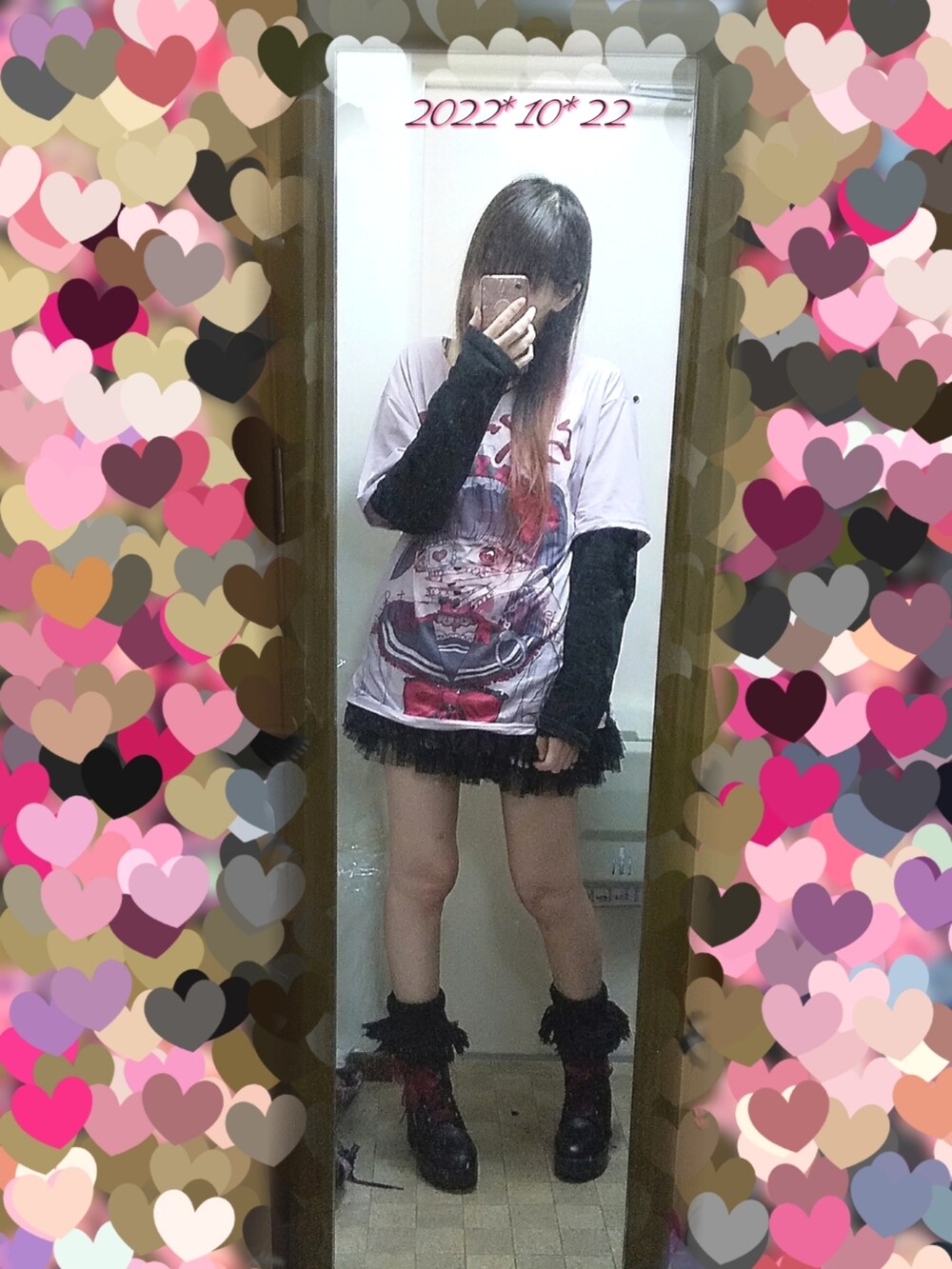 パープル系のカーディガン/ボレロを着用したレディースの秋コーディネートの2枚目の写真