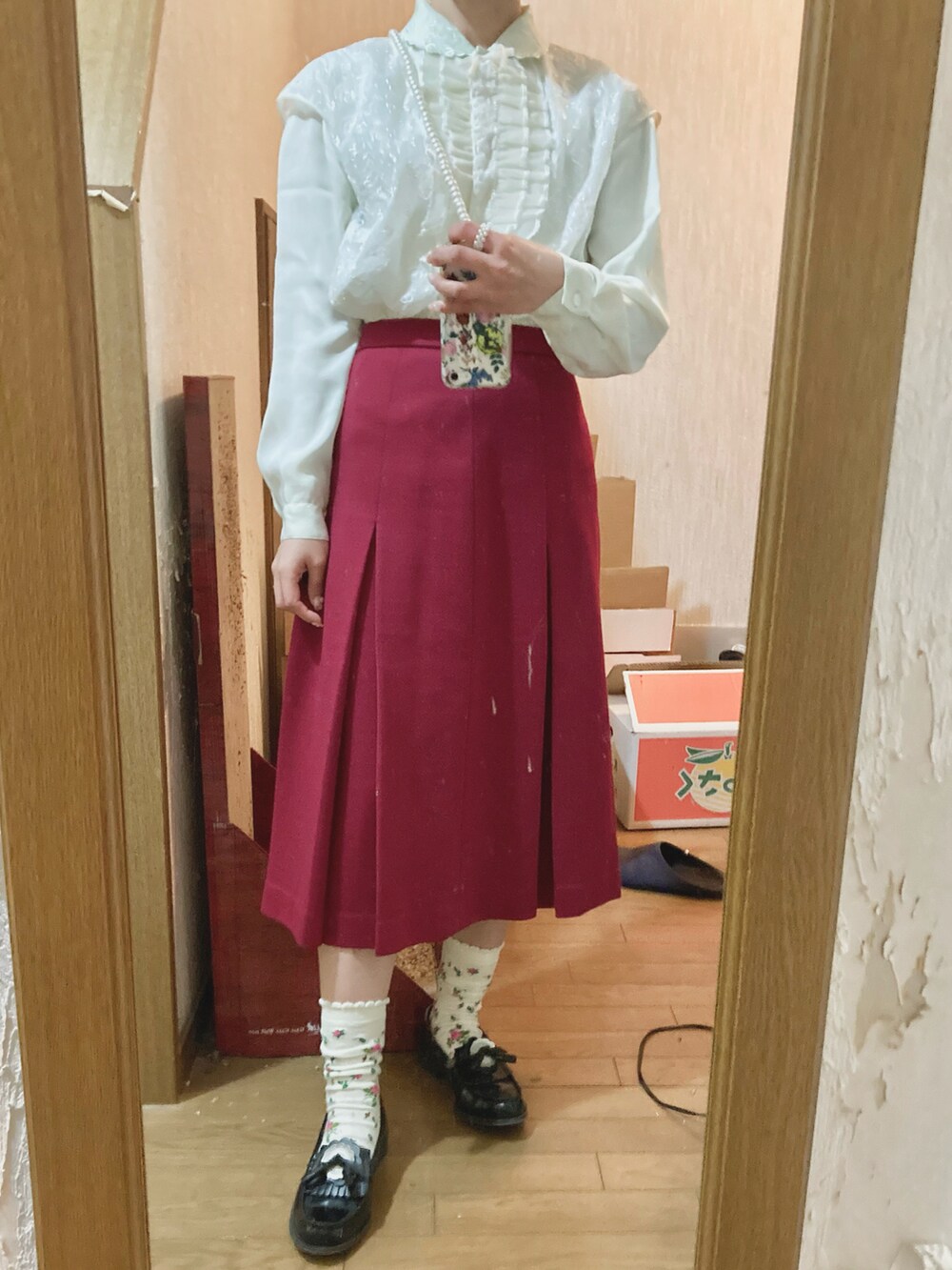 「ベスト、春服デビュー宣言、春服、着回しコーデ、休日スタイル、お出かけコーデ、ロングスカート、ローファー、春服コーデ、キレイめコーデ、古着MIX、レイヤードスタイル、古着、ガーリーコーデ、ミントグリーン」｜「SIIILONのアイテム（ローファー、ブラック系）」を使った、yamさん（レディース・154cm）の春コーディネートの2枚目の写真