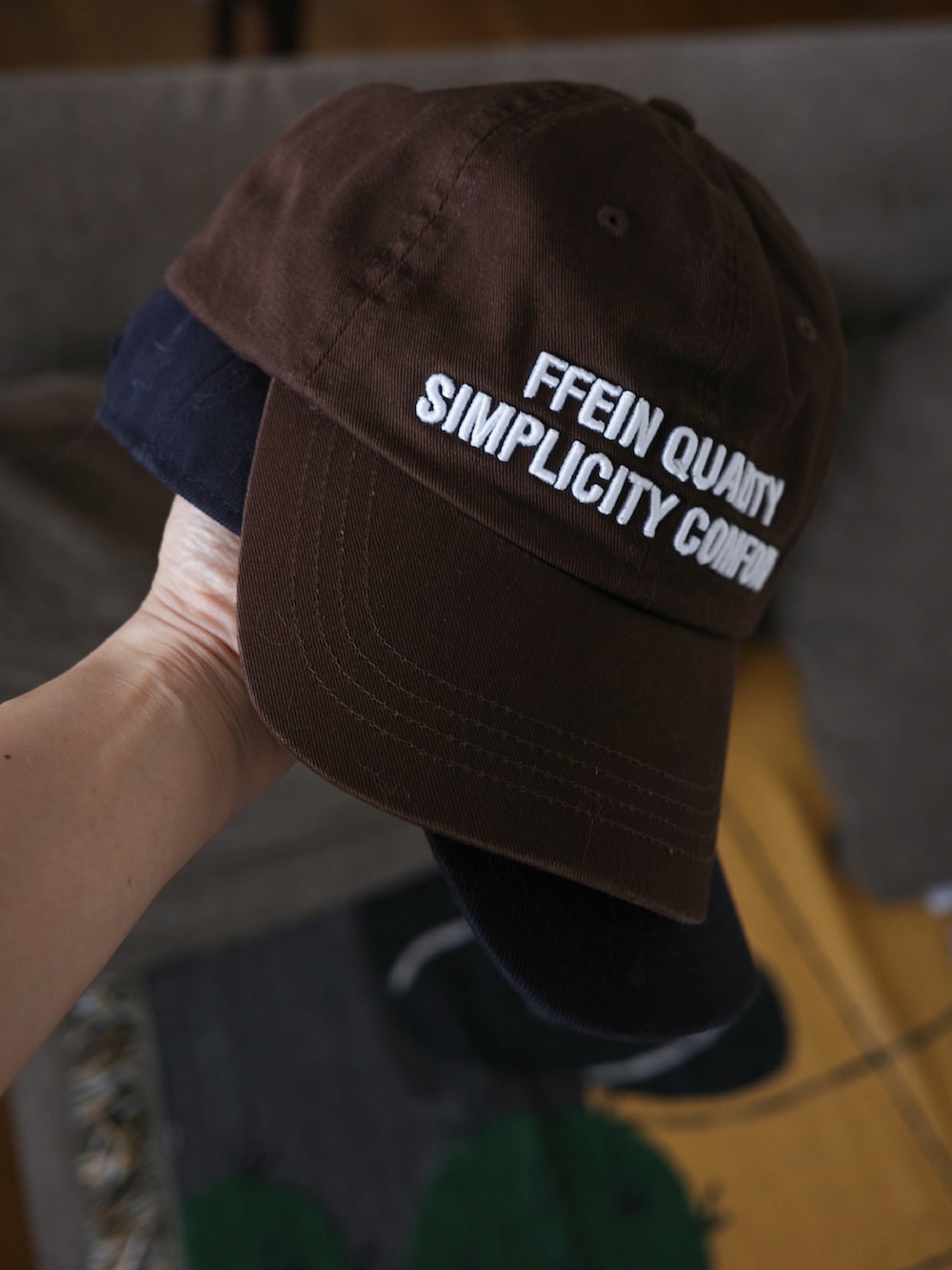 「ショルダーバッグ、キャップ、秋服準備はじめました、古着MIX、オトナカワイイ、秋のコーデ、お洒落さんとつながりたい」｜「FFEINの【FFEIN(フェイン)】3D刺繍ロゴキャップ / 刺繍 深めキャップ（キャップ、ブラウン系）」を使った、𝙔𝙐𝙆𝙄さん（レディース・163cm）の夏コーディネートの3枚目の写真