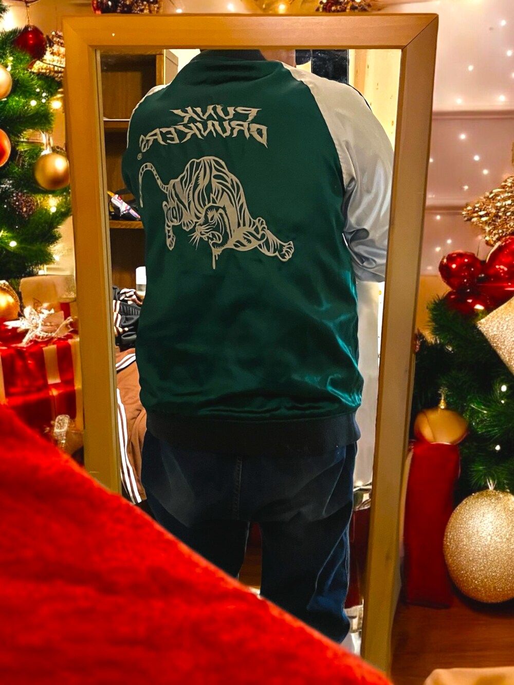 「クリスマスに着たい服、カジュアルコーデ、ストリートコーデ、デニムコーデ、おしゃれさんと繋がりたい、古着、今日のコーデ、トランスparty使用、VANS OLDSKOOL、instagram、i-tal collective」｜「vans old schoolのvans old school カーキ（スニーカー、グリーン系）」を使った、@BORENARさん（メンズ・175cm）の冬コーディネートの2枚目の写真