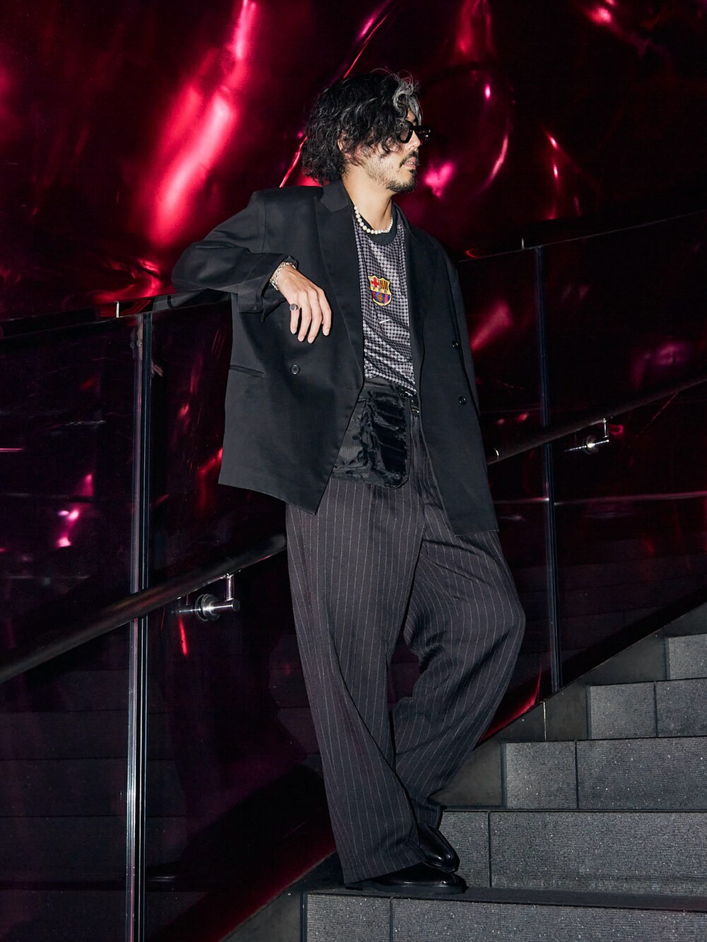 ブラック系のその他シューズ、ブラック系のその他シューズを着用したメンズの秋コーディネートの2枚目の写真