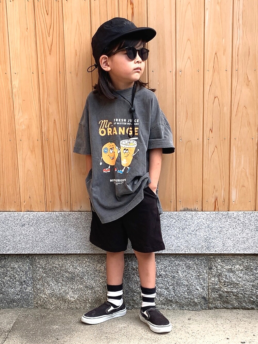 「アツいコーデ全部見せ、お出かけコーデ、LOWRYS FARM、プリントT、Tシャツ、キャップ、ストリート、ボーダー、スリッポン、ビッグシルエット、サングラス、シンプルコーデ、ハーフパンツ、カジュアル、休日スタイル」｜「JDBのアイテム（キャップ、ブラック系）」を使った、soutaさん（キッズ・110cm）の夏コーディネートの2枚目の写真