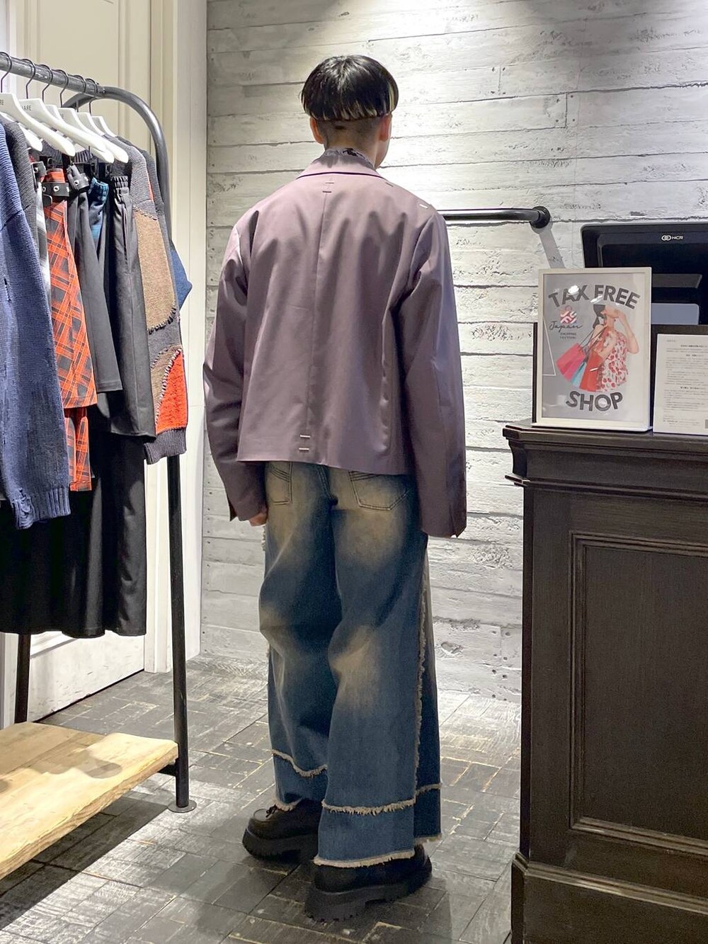 「ゆったり、ユニセックス、個性派、春コーデ、モテ、モード、きれいめ、カラーコーデ_HARE、HARE」｜「HAREのステンレスブレスレット(HARE)（ブレスレット、シルバー系）」を使った、ウエノ シンヤさん（メンズ・176cm）の冬コーディネートの2枚目の写真