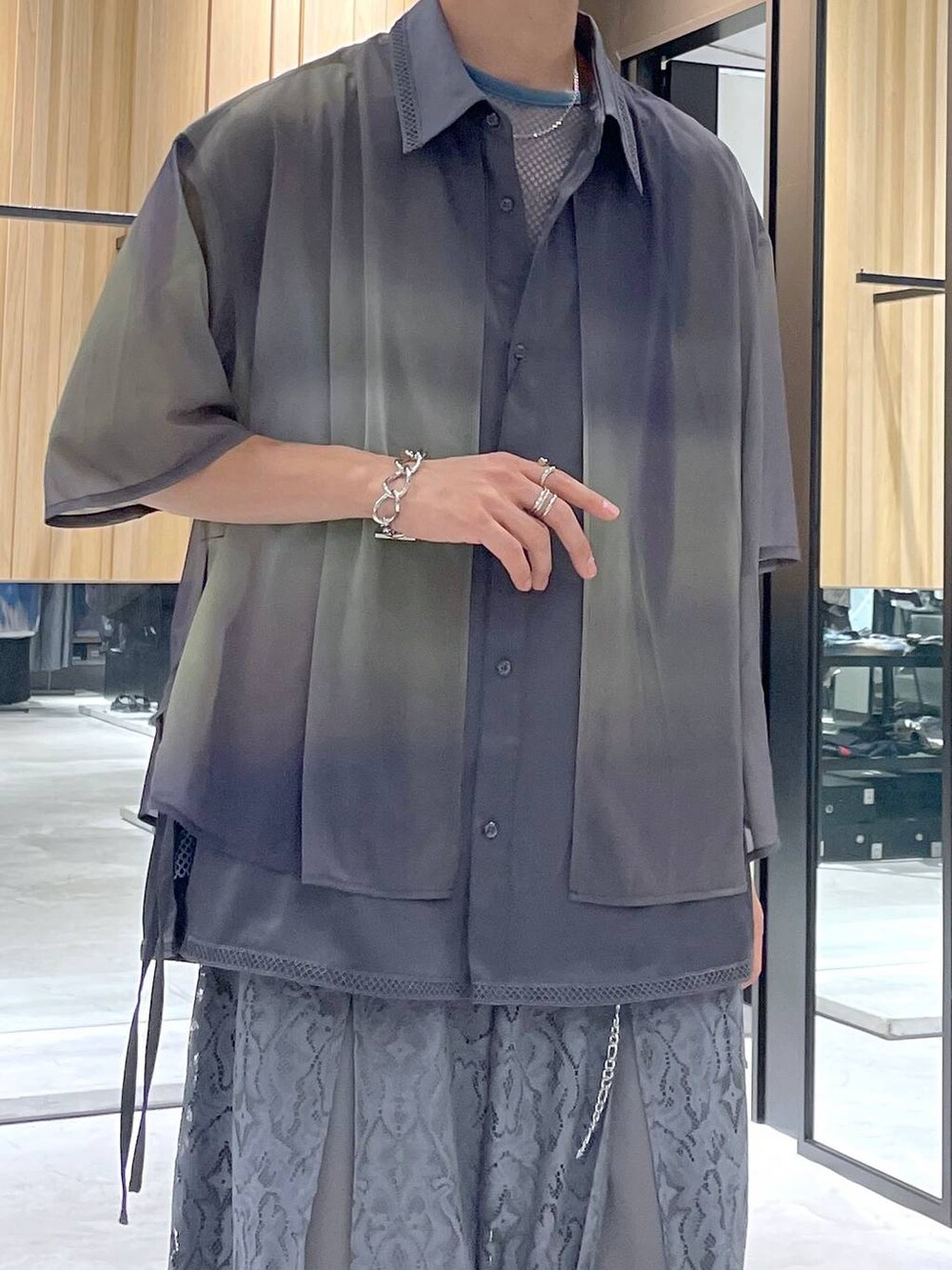 「ゆったり、ユニセックス、個性派、夏コーデ、モテ、モード、きれいめ、カラーコーデ_HARE、HARE」｜「HAREの【SET UP対応】レースレイヤードパンツ(HARE)（その他パンツ、グレー系）」を使った、ウエノ シンヤさん（メンズ・176cm）の夏コーディネートの3枚目の写真