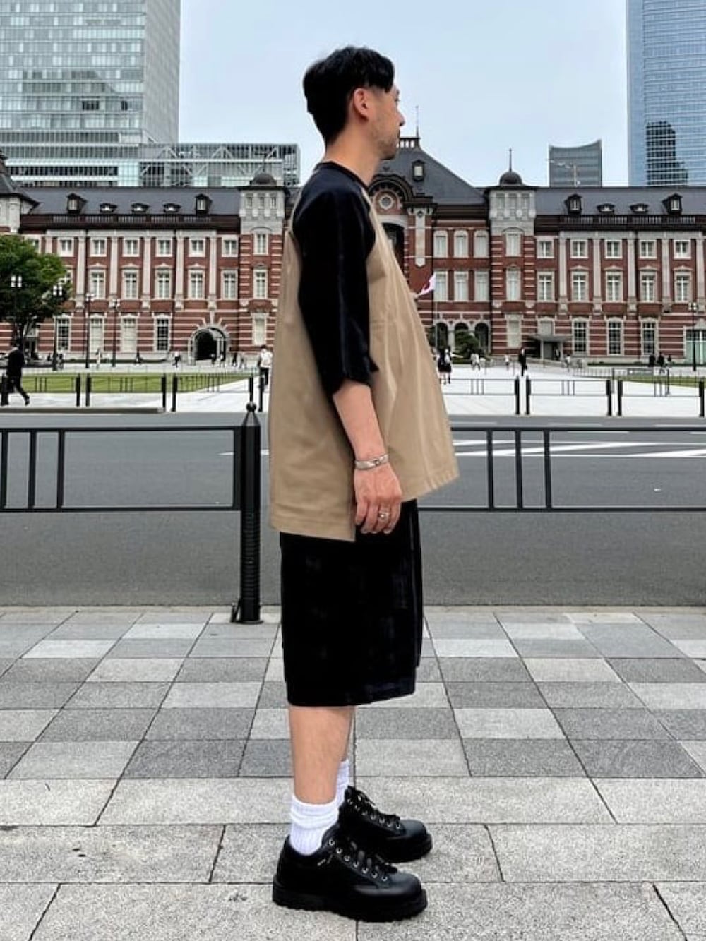 「Tシャツ、大人カジュアル、休日スタイル、きれいめカジュアル、Danner」｜「BEAMS LIGHTSのBEAMS LIGHTS / ハイパーヘリックス ベースボール Tシャツ（Tシャツ/カットソー、グリーン系）」を使った、BEAMS LIGHTS Mensさん（メンズ・171cm）の夏コーディネートの2枚目の写真