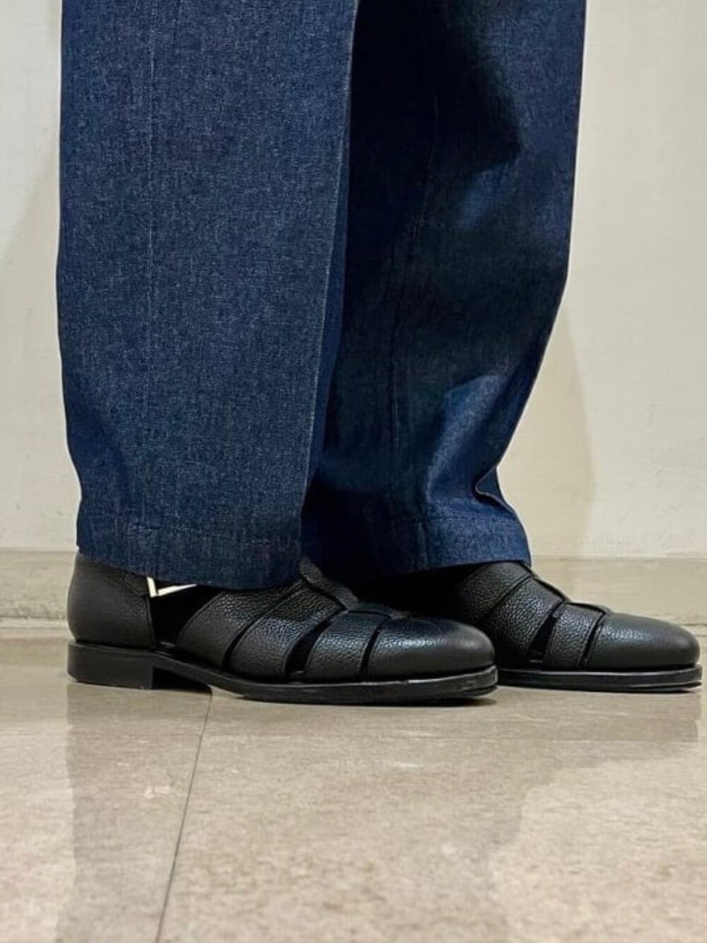 ベージュ系のシャツ/ブラウス、グリーン系のTシャツ/カットソー、ブルー系のその他パンツを着用したメンズの夏コーディネートの5枚目の写真