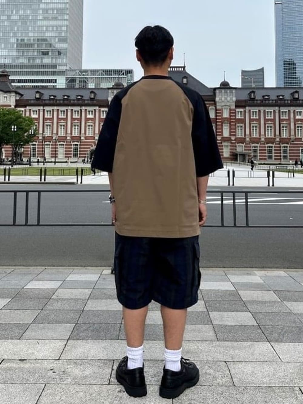 「Tシャツ、大人カジュアル、休日スタイル、きれいめカジュアル、Danner」｜「BEAMS LIGHTSのBEAMS LIGHTS / ハイパーヘリックス ベースボール Tシャツ（Tシャツ/カットソー、グリーン系）」を使った、BEAMS LIGHTS Mensさん（メンズ・171cm）の夏コーディネートの3枚目の写真