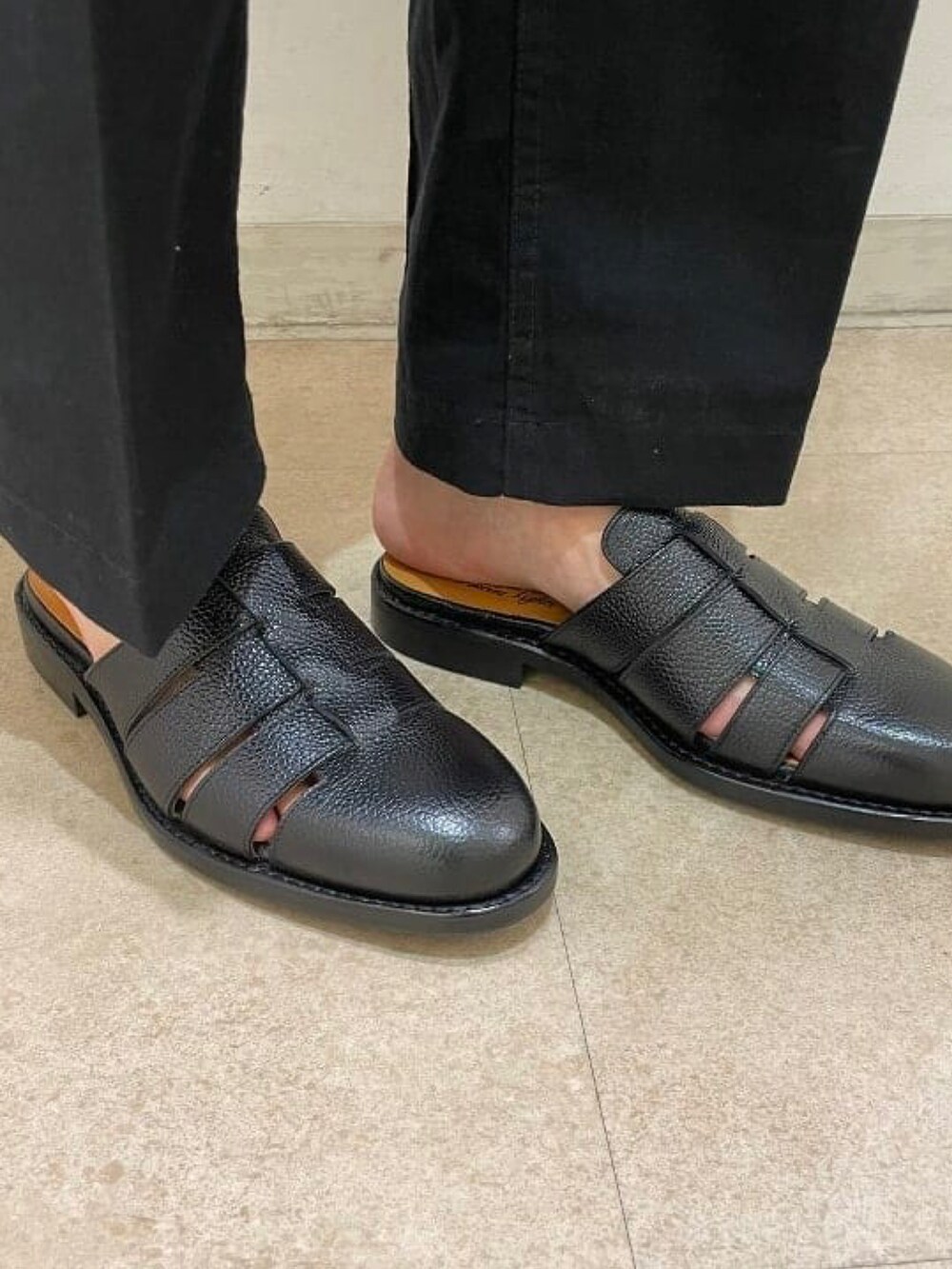 その他のシャツ/ブラウス、ホワイト系のTシャツ/カットソー、ブラック系のその他パンツを着用したメンズの夏コーディネートの4枚目の写真