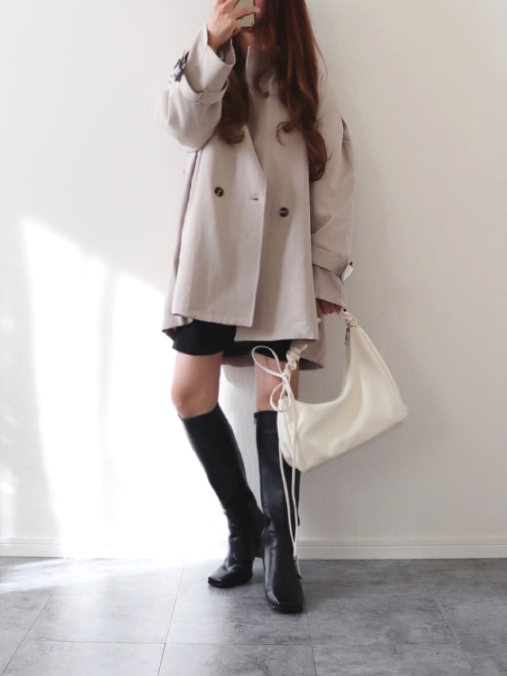 「PR、GeeRA、オトナカジュアル、大人ガーリー、大人女子、ラクチンコーデ、ブーツ、大人かわいい、ママコーデ、30代コーデ、カジュアルガーリー、プチプラ、今日の服、カジュアルスタイル」｜「GeeRAのミディ丈Ａライントレンチコート（トレンチコート、ホワイト系）」を使った、canさん（レディース・156cm）の冬コーディネートの2枚目の写真