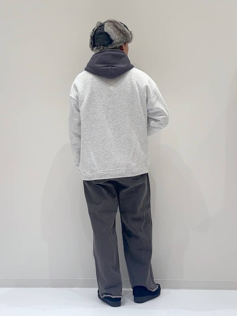 「ストリート、低身長、ゆったり、LAKOLE、パーカー、フリース、スウェット、デニムパンツ」｜「LAKOLEのカットオフデニムパンツ / 140353（デニムパンツ、グレー系）」を使った、りーたろ。さん（メンズ・168cm）の冬コーディネートの5枚目の写真