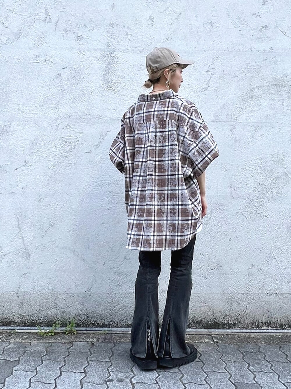 「チェック、シャツ、チェックシャツ、春、春服、ootd、春カラー、春コーデ、シャツスタイル、シャツコーデ」｜「A4AのA4A/エーフォーエー/チェックシャツ（シャツ/ブラウス、ブラウン系）」を使った、hanae maruiさん（レディース・155cm）の春コーディネートの2枚目の写真