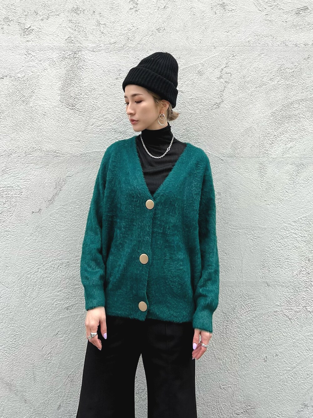 「春コーデ、ootd、フレアパンツ、春ニット、春、カーディガン、ニット帽、タートルネック、ハイネック、クラージュ、LHP、LHPWOMEN」｜「L.H.Pのcourage/クラージュ/モヘアタッチニットカーデ（カーディガン/ボレロ、グリーン系）」を使った、hanae maruiさん（レディース・155cm）の春コーディネートの3枚目の写真