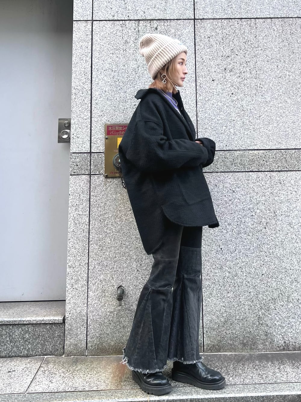 hanae maruiさんの「DankeSchon/ダンケシェーン/BLINDHOOK SHAGGY SHIRTS（DANKE SCHON）」を使ったコーディネートの2枚目の写真