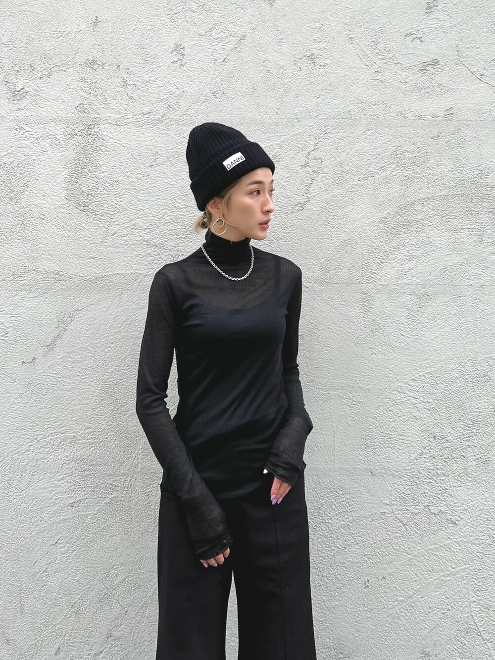 「春コーデ、ootd、シンプルコーデ、フレアパンツ、グリーン、タートルネック、ハイネック、ニット帽、春、春服」｜「L.H.Pのcourage/クラージュ/タートルネックニットソー（Tシャツ/カットソー、グリーン系）」を使った、hanae maruiさん（レディース・155cm）の春コーディネートの3枚目の写真