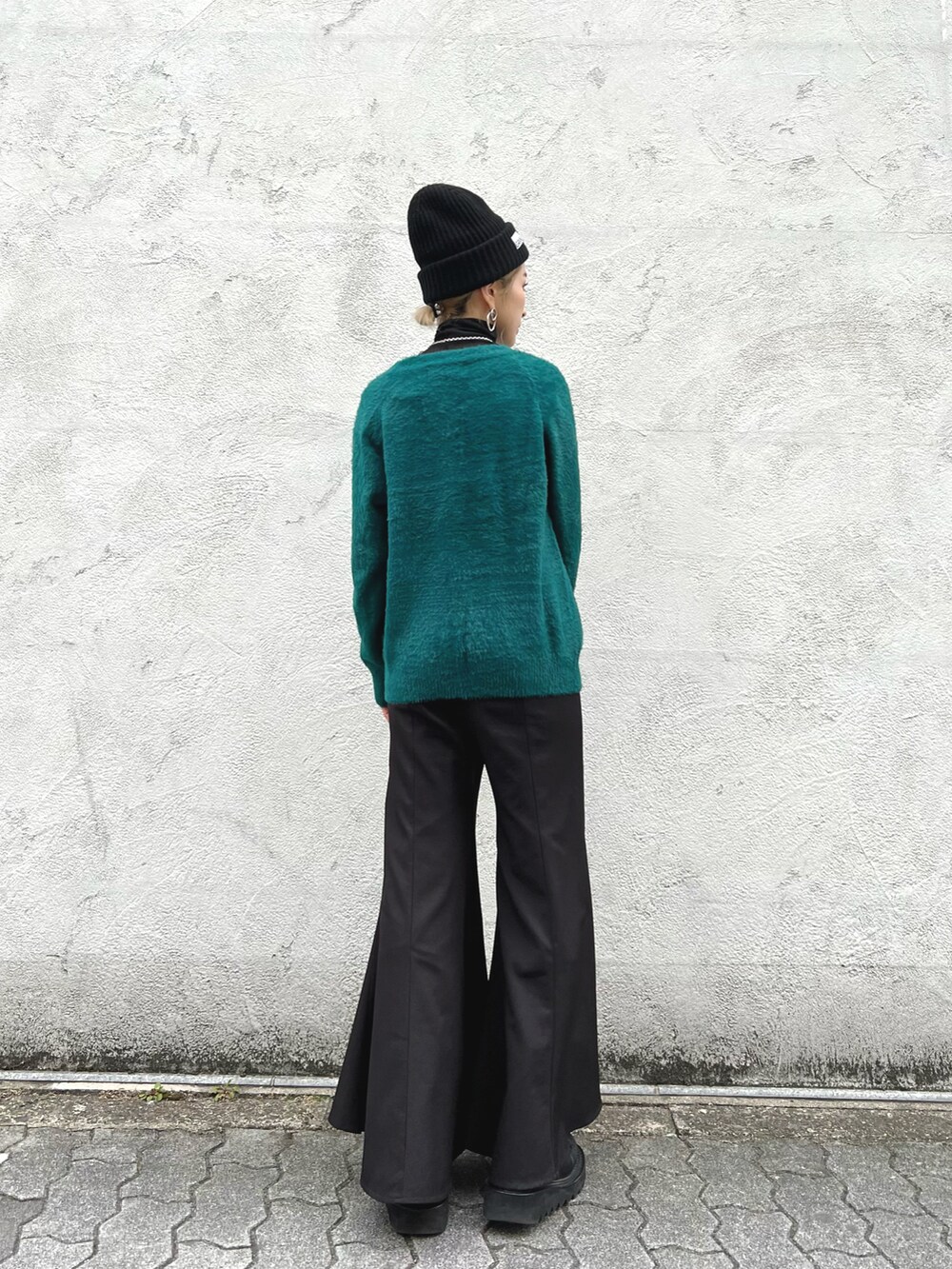 「春コーデ、ootd、フレアパンツ、春ニット、春、カーディガン、ニット帽、タートルネック、ハイネック、クラージュ、LHP、LHPWOMEN」｜「L.H.Pのcourage/クラージュ/モヘアタッチニットカーデ（カーディガン/ボレロ、グリーン系）」を使った、hanae maruiさん（レディース・155cm）の春コーディネートの2枚目の写真