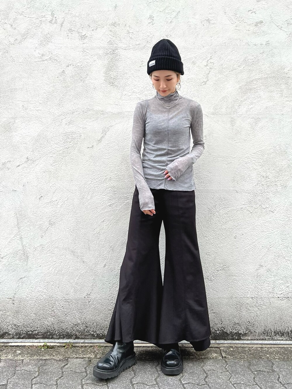 「春コーデ、ootd、シンプルコーデ、フレアパンツ、グリーン、タートルネック、ハイネック、ニット帽、春、春服」｜「L.H.Pのcourage/クラージュ/タートルネックニットソー（Tシャツ/カットソー、グリーン系）」を使った、hanae maruiさん（レディース・155cm）の春コーディネートの4枚目の写真