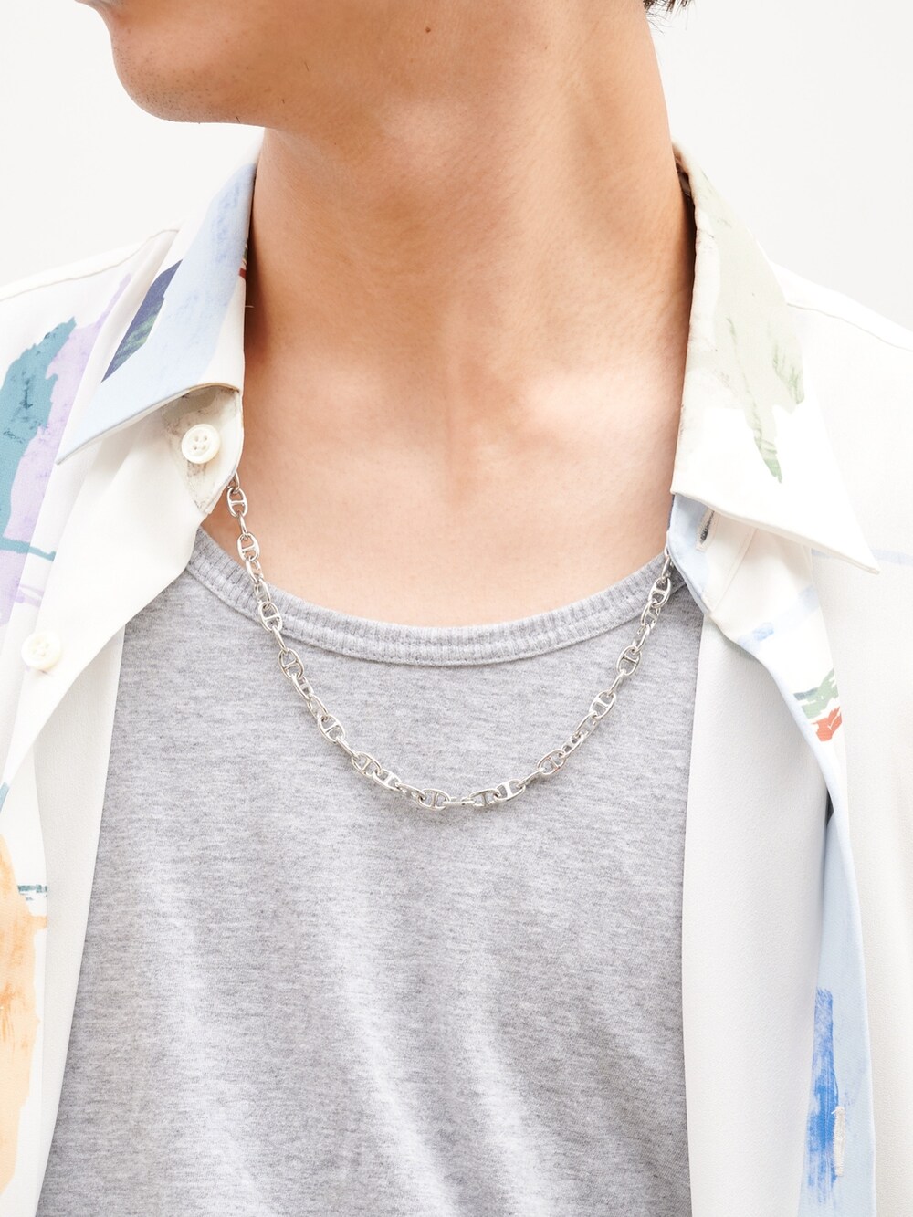 「シャツスタイル、カジュアル、柄シャツ、デニム、ネックレス」｜「LiNoHのペイントロングスリーブシャツ（シャツ/ブラウス、ホワイト系）」を使った、yoshidaさん（メンズ・169cm）の夏コーディネートの5枚目の写真