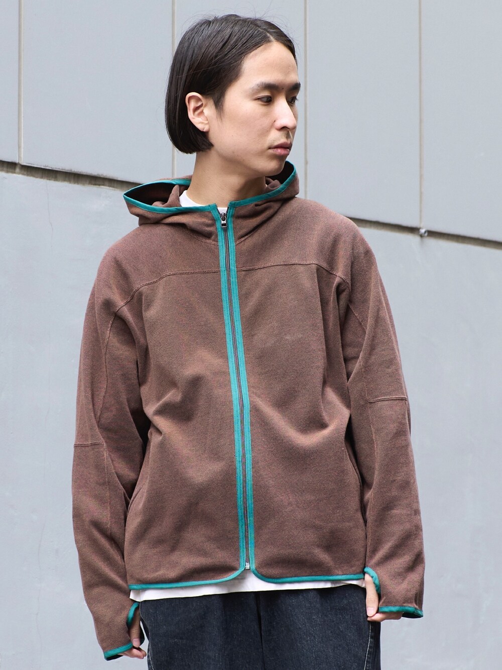 「お出かけコーデ、メンズファッション、休日スタイル、春、デニム、24ssトレンド」｜「JiedaのDRAPING DENIM PANTS（デニムパンツ、ブラック系）」を使った、yoshidaさん（メンズ・169cm）の冬コーディネートの6枚目の写真