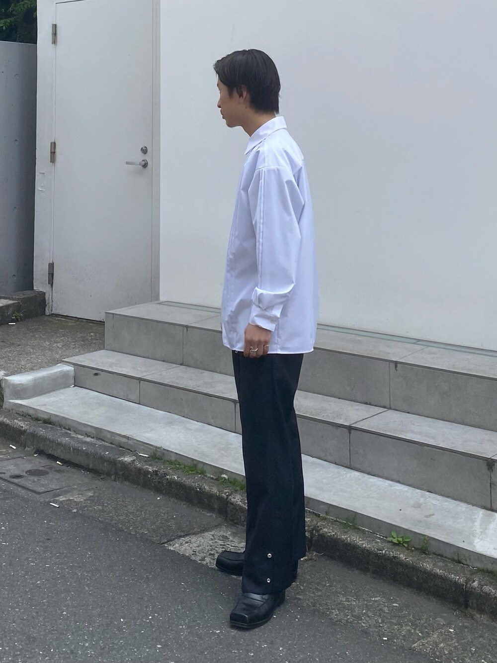 「春コーデ、春夏コーデ、シャツコーデ」｜「LiNoHのPLEATS L/S SHIRT/バイカラープリーツオーバーシャツ（シャツ/ブラウス、ホワイト系）」を使った、yoshidaさん（メンズ・169cm）の春コーディネートの2枚目の写真