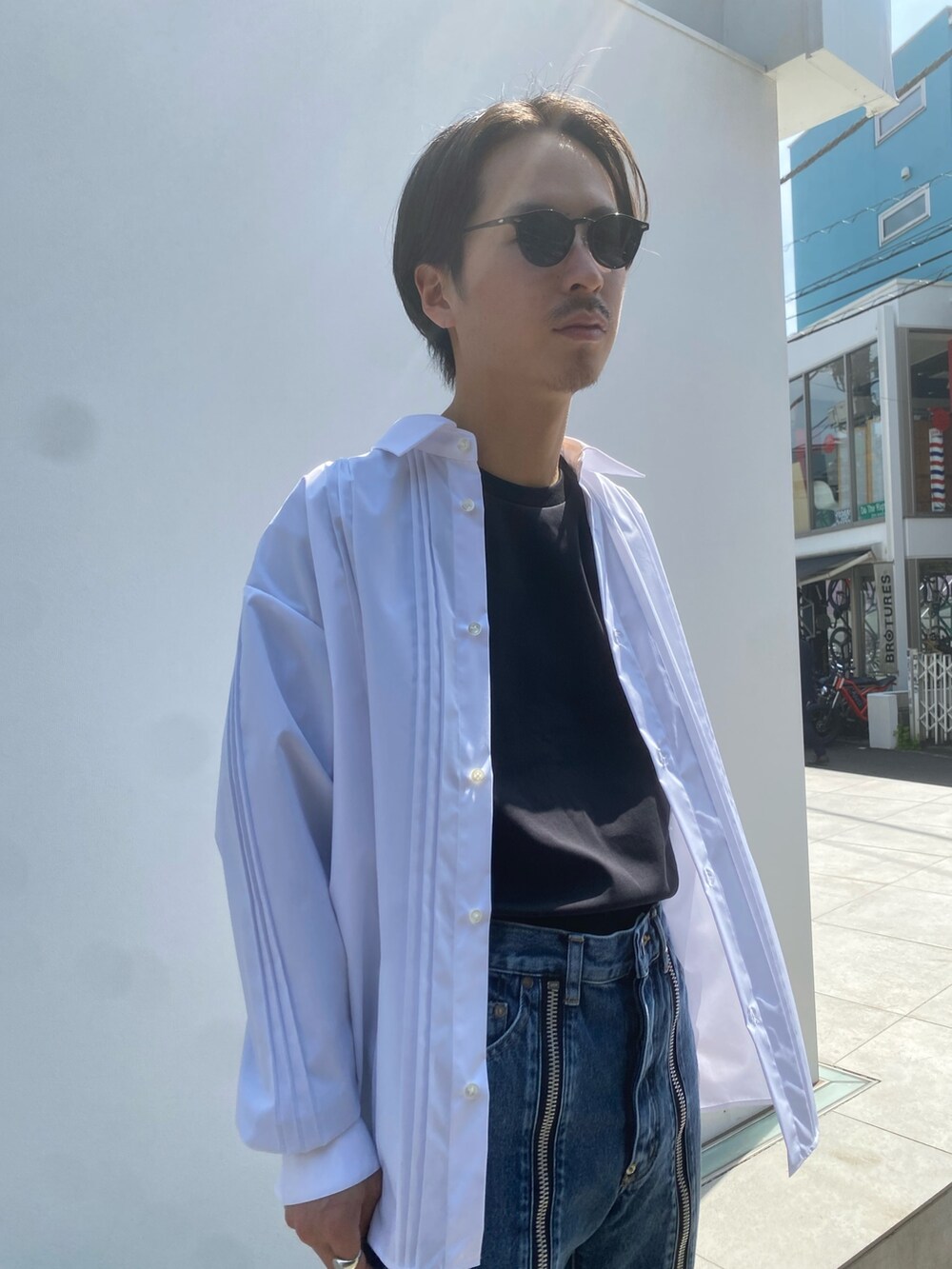 「メンズコーデ」｜「STUDIOUSのADAPT LONG SLEEVE TEE / アダプトロングスリーブTEE /あらゆるシーンにフィットする"無地長袖Tシャツ”（Tシャツ/カットソー、ブラック系）」を使った、yoshidaさん（メンズ・169cm）の春コーディネートの4枚目の写真
