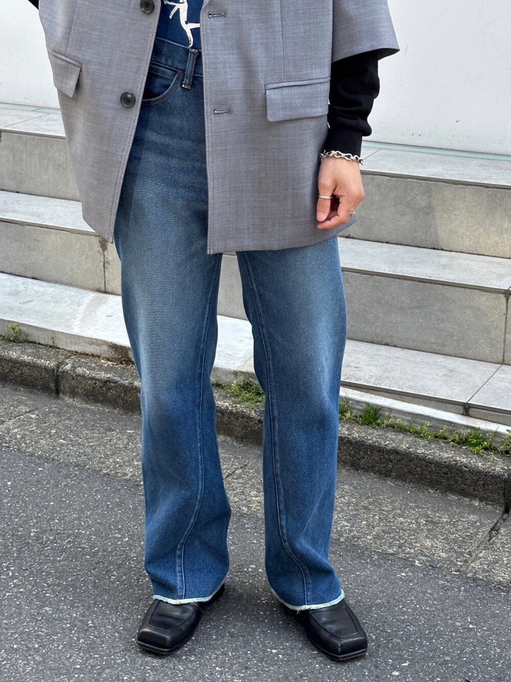 「メンズコーデ」｜「LiNoHのTW OVER TAILORED HALF JKT（テーラードジャケット、グレー系）」を使った、yoshidaさん（メンズ・169cm）の春コーディネートの5枚目の写真