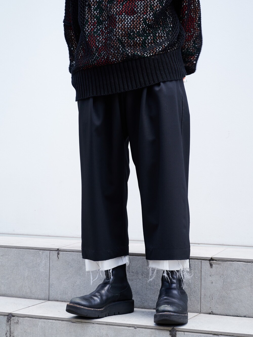 「アツいコーデ全部見せ、ラフ」｜「sulvamの【sulvam/サルバム】CLASSIC PANTS（スラックス、ブラック系）」を使った、yoshidaさん（メンズ・169cm）の夏コーディネートの5枚目の写真