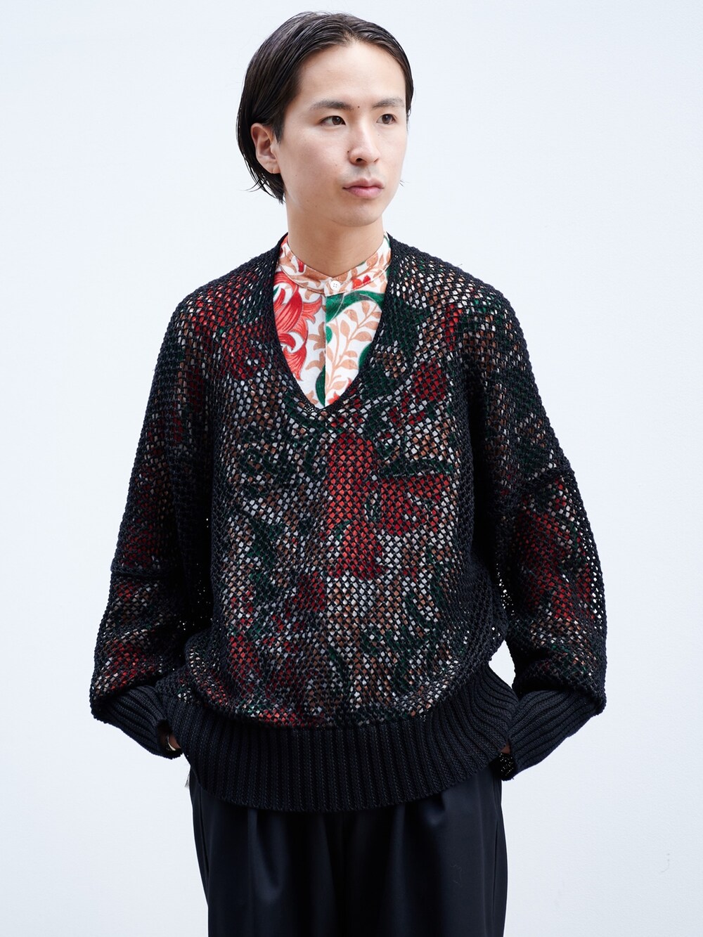 「アツいコーデ全部見せ、ラフ」｜「sulvamの【sulvam/サルバム】CLASSIC PANTS（スラックス、ブラック系）」を使った、yoshidaさん（メンズ・169cm）の夏コーディネートの4枚目の写真