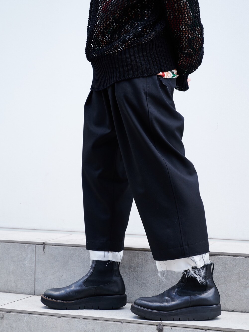 「アツいコーデ全部見せ、ラフ」｜「sulvamの【sulvam/サルバム】CLASSIC PANTS（スラックス、ブラック系）」を使った、yoshidaさん（メンズ・169cm）の夏コーディネートの6枚目の写真