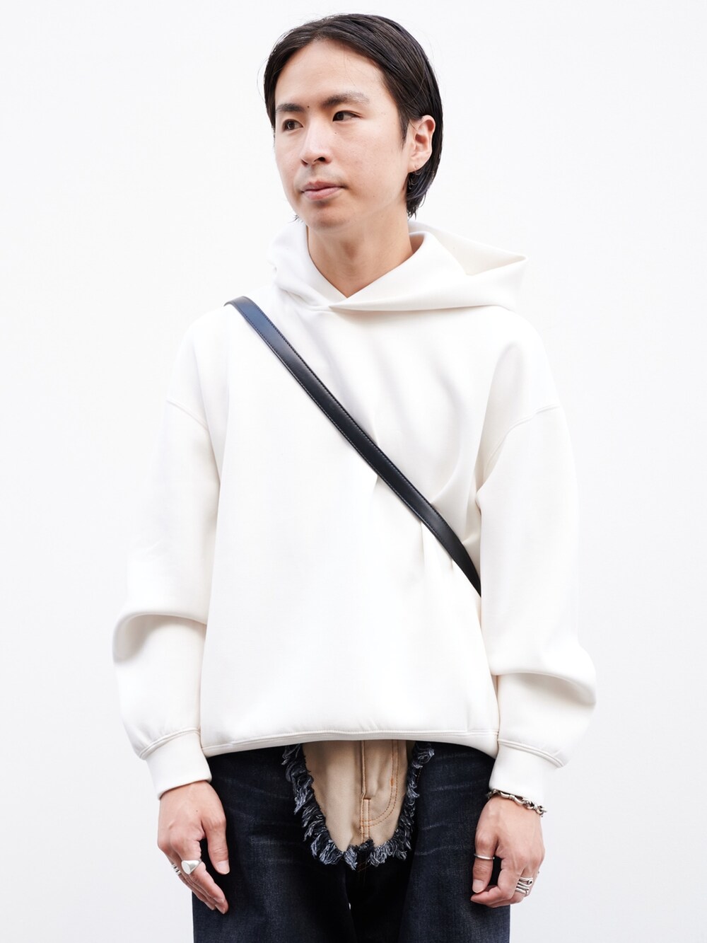 「STUDIOUSのZEROグラビティパーカー（パーカー、ベージュ系）」を使った、yoshidaさん（メンズ・169cm）の秋コーディネートの4枚目の写真