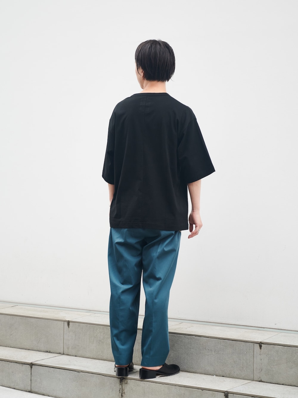 「カジュアルコーデ」｜「SHAREEFのSTUDIOUS別注 LOGO TEE（Tシャツ/カットソー、ブラック系）」を使った、yoshidaさん（メンズ・169cm）の夏コーディネートの3枚目の写真