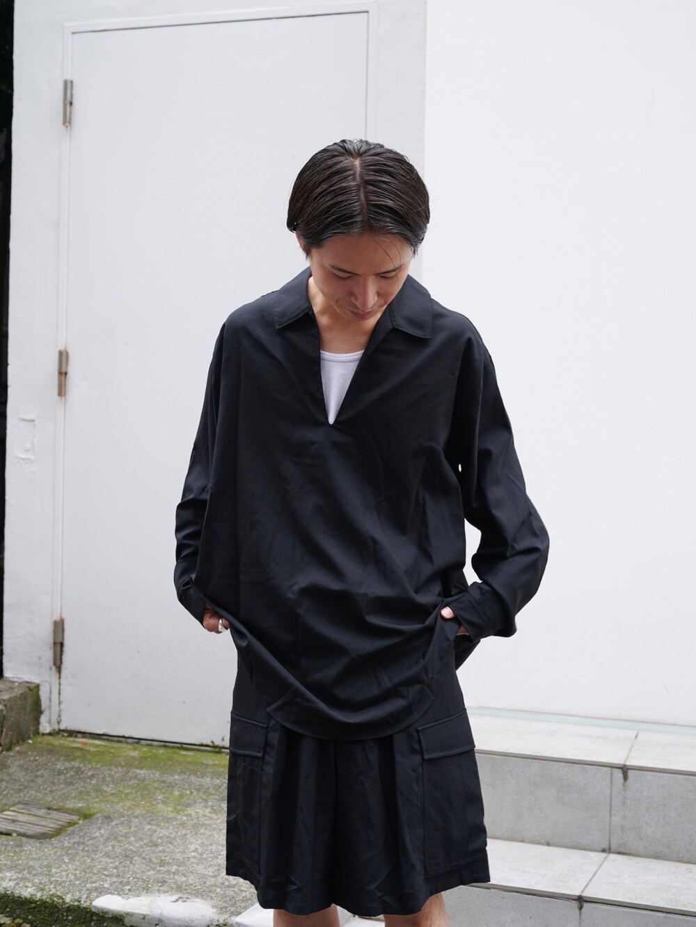 「このスタイルがお気に入り、シンプルコーデ、休日スタイル、夏コーデ」｜「markaのSTUDIOUS別注 SKIPPER SH（シャツ/ブラウス、ブラック系）」を使った、yoshidaさん（メンズ・169cm）の夏コーディネートの4枚目の写真