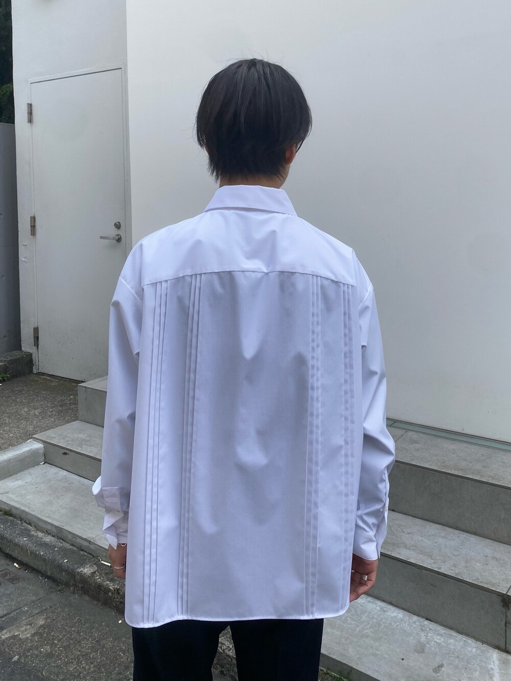 「春コーデ、春夏コーデ、シャツコーデ」｜「LiNoHのPLEATS L/S SHIRT/バイカラープリーツオーバーシャツ（シャツ/ブラウス、ホワイト系）」を使った、yoshidaさん（メンズ・169cm）の春コーディネートの4枚目の写真