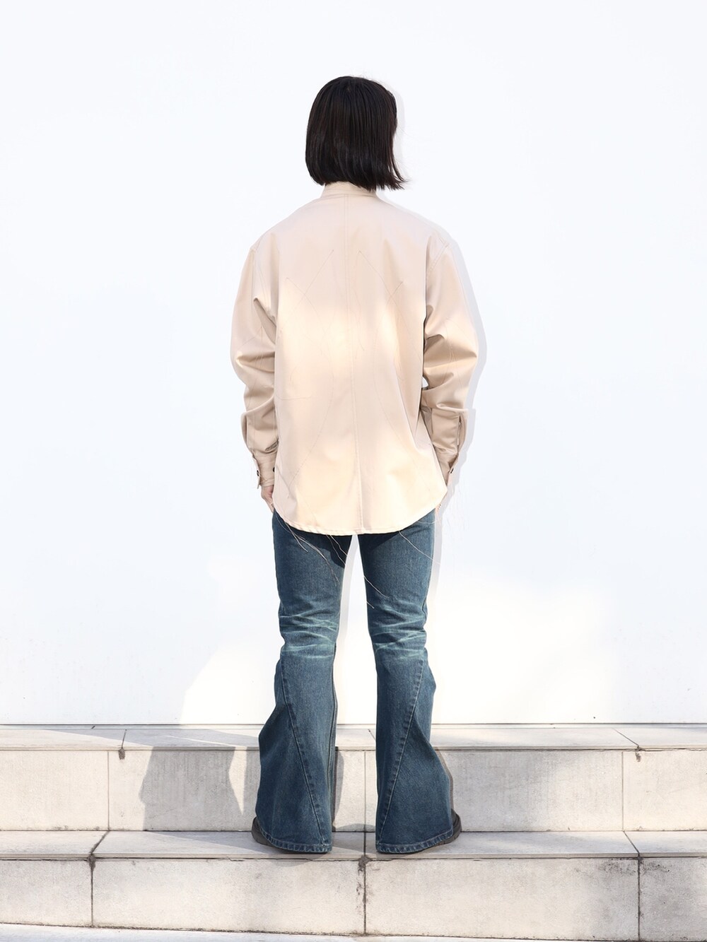 「冬を彩る色いろコーデ、休日スタイル、メンズファッション、シンプルスタイル、メンズコーデ」｜「sulvamの【sulvam/サルバム】配色ステッチジップアップジャケット（ブルゾン、ベージュ系）」を使った、yoshidaさん（メンズ・169cm）の冬コーディネートの3枚目の写真