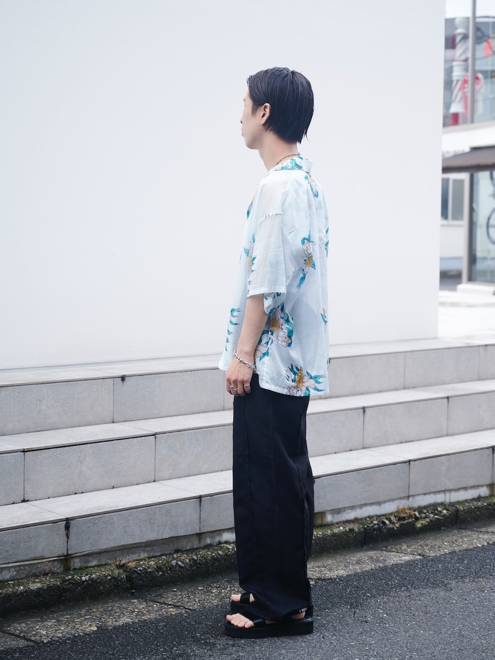 「シンプルスタイル、オープンカラーシャツ、きれいめカジュアル」｜「JiedaのALOHA LONE SHIRTS S/S（シャツ/ブラウス、グリーン系）」を使った、yoshidaさん（メンズ・169cm）の夏コーディネートの2枚目の写真