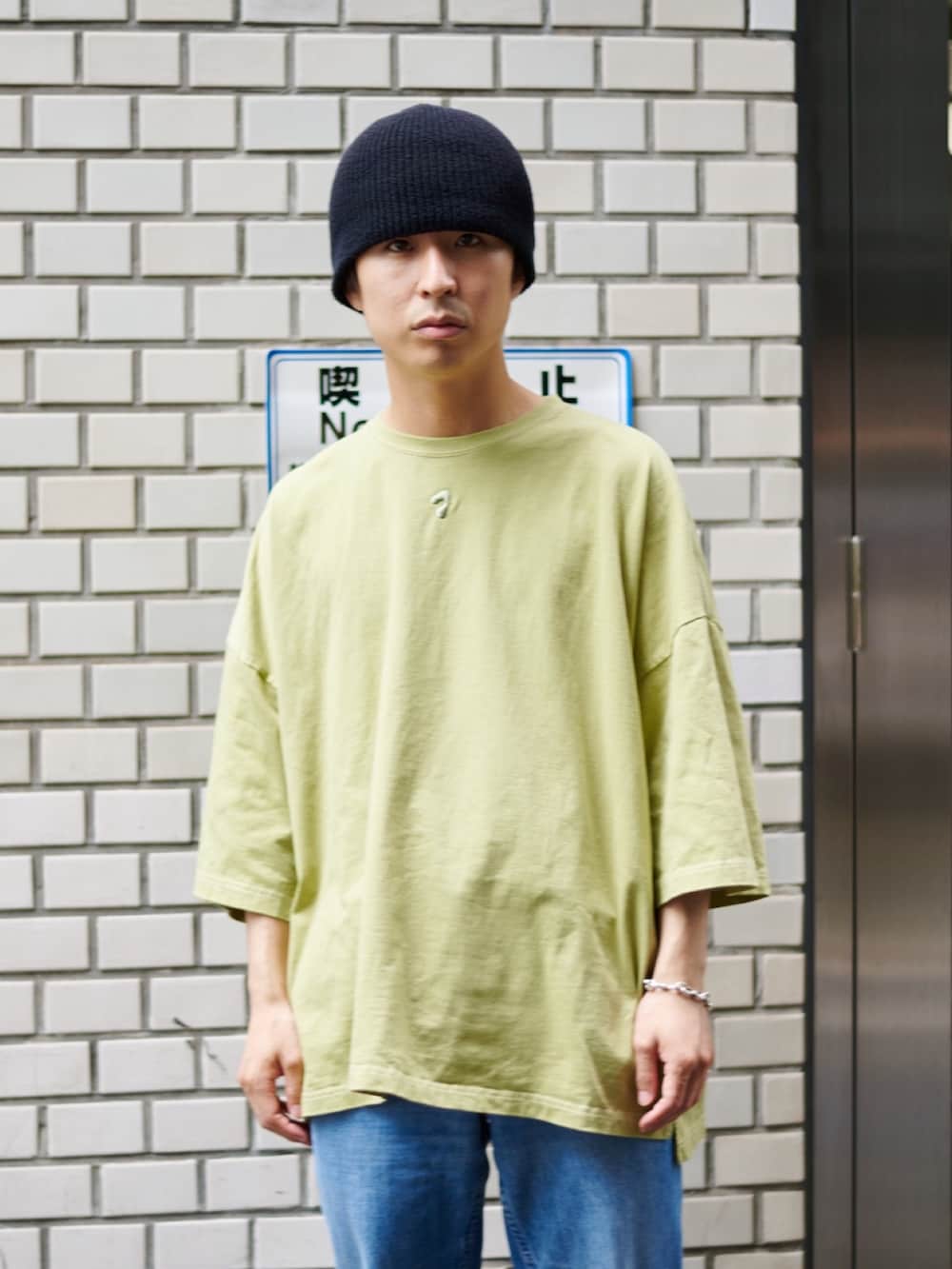 「ビッグシルエット、夏服、リラックス」｜「JiedaのDYED OVER SIZE TEE（Tシャツ/カットソー、グリーン系）」を使った、yoshidaさん（メンズ・169cm）の春コーディネートの2枚目の写真