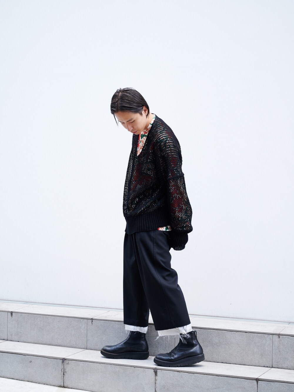 「アツいコーデ全部見せ、ラフ」｜「sulvamの【sulvam/サルバム】CLASSIC PANTS（スラックス、ブラック系）」を使った、yoshidaさん（メンズ・169cm）の夏コーディネートの2枚目の写真