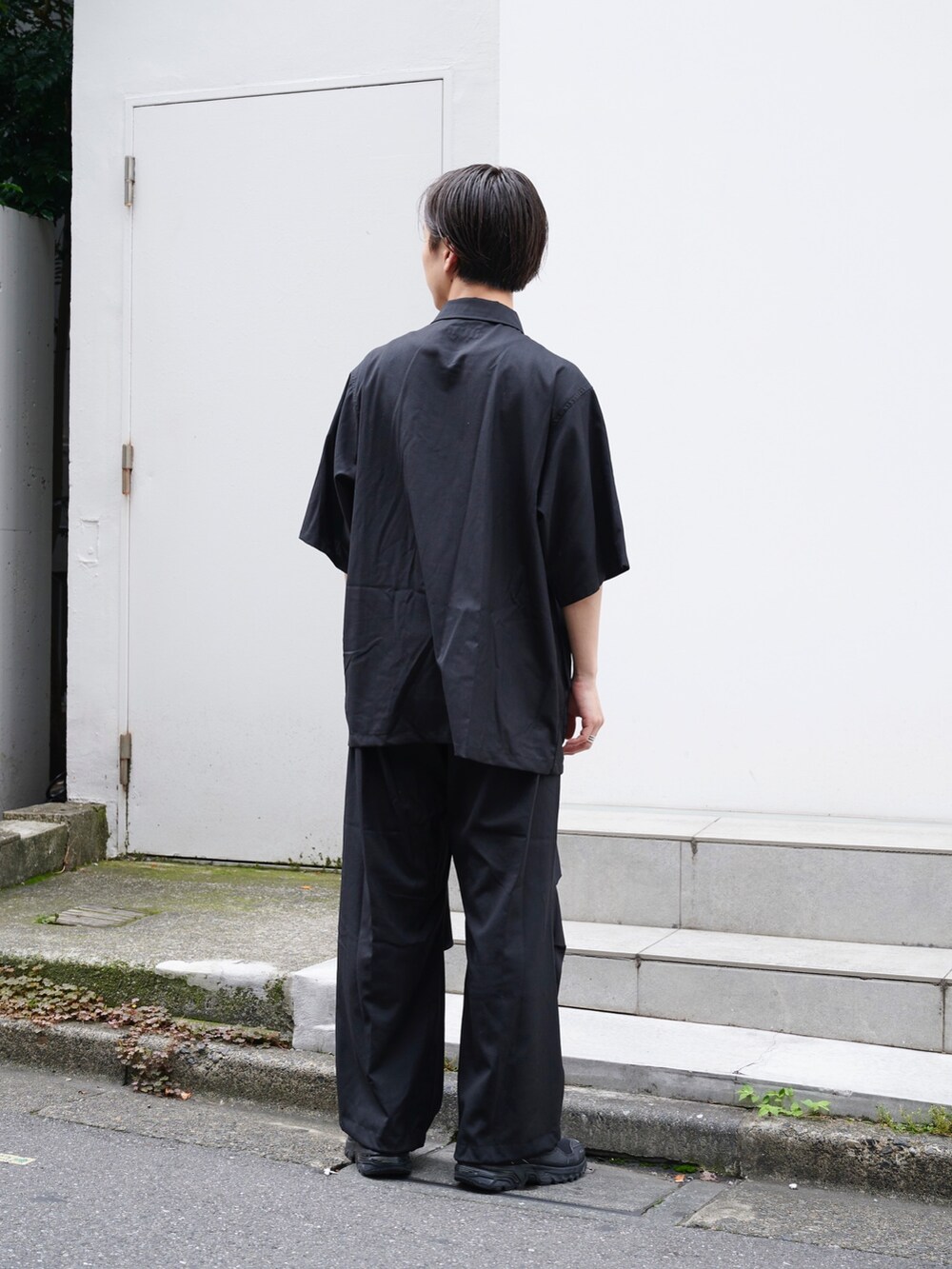 「このスタイルがお気に入り、シンプルコーデ、カジュアル、オトナカジュアル」｜「markaのSTUDIOUS別注 S/S FATIGUE  JKT（シャツ/ブラウス、ブラック系）」を使った、yoshidaさん（メンズ・169cm）の夏コーディネートの4枚目の写真