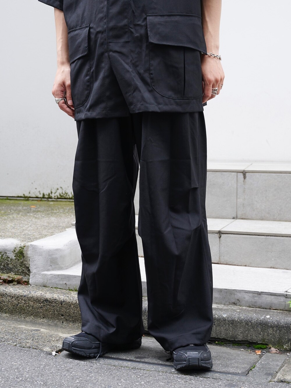「このスタイルがお気に入り、シンプルコーデ、カジュアル、オトナカジュアル」｜「markaのSTUDIOUS別注 S/S FATIGUE  JKT（シャツ/ブラウス、ブラック系）」を使った、yoshidaさん（メンズ・169cm）の夏コーディネートの6枚目の写真