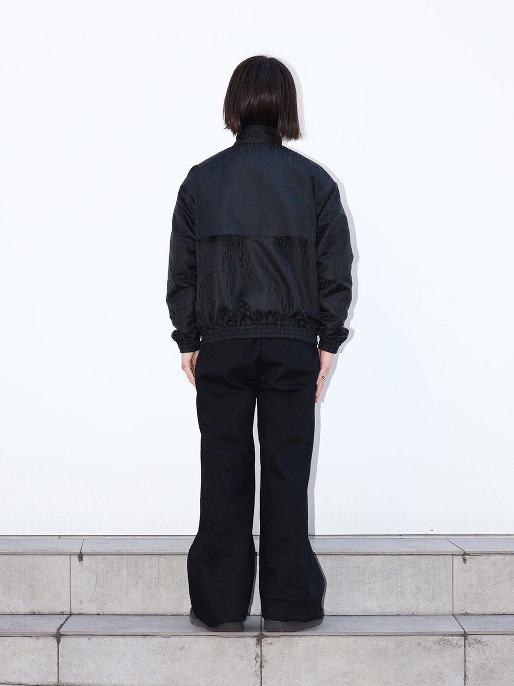 「シンプル、ビッグシルエット、ブラック、ワイドデニム、今日のコーデ、デニム、24ssトレンド」｜「JOHN LAWRENCE SULLIVANのRIGID DENIM WIDE PANTS（デニムパンツ、ブラック系）」を使った、yoshidaさん（メンズ・169cm）の冬コーディネートの4枚目の写真