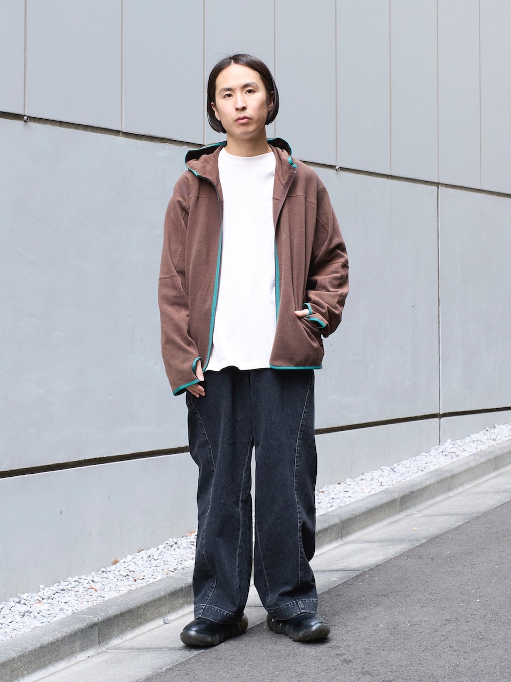 「お出かけコーデ、メンズファッション、休日スタイル、春、デニム、24ssトレンド」｜「JiedaのDRAPING DENIM PANTS（デニムパンツ、ブラック系）」を使った、yoshidaさん（メンズ・169cm）の冬コーディネートの2枚目の写真