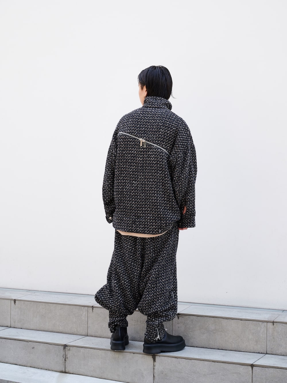 「アツいコーデ全部見せ、お洒落さんとつながりたい」｜「sulvamの【sulvam/サルバム】FANCY TWEED OVER BLOUSON（ブルゾン、ブラック系）」を使った、yoshidaさん（メンズ・169cm）の夏コーディネートの3枚目の写真