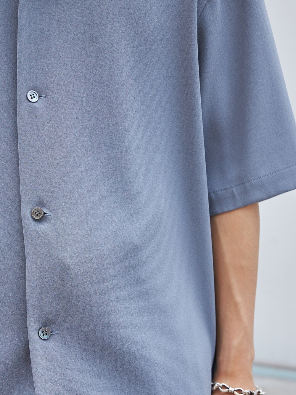 「このスタイルがお気に入り、夏、シャツスタイル」｜「cityのGEORGETTE  OPEN COLLAR SHIRTS S/S（シャツ/ブラウス、グレー系）」を使った、yoshidaさん（メンズ・169cm）の夏コーディネートの5枚目の写真