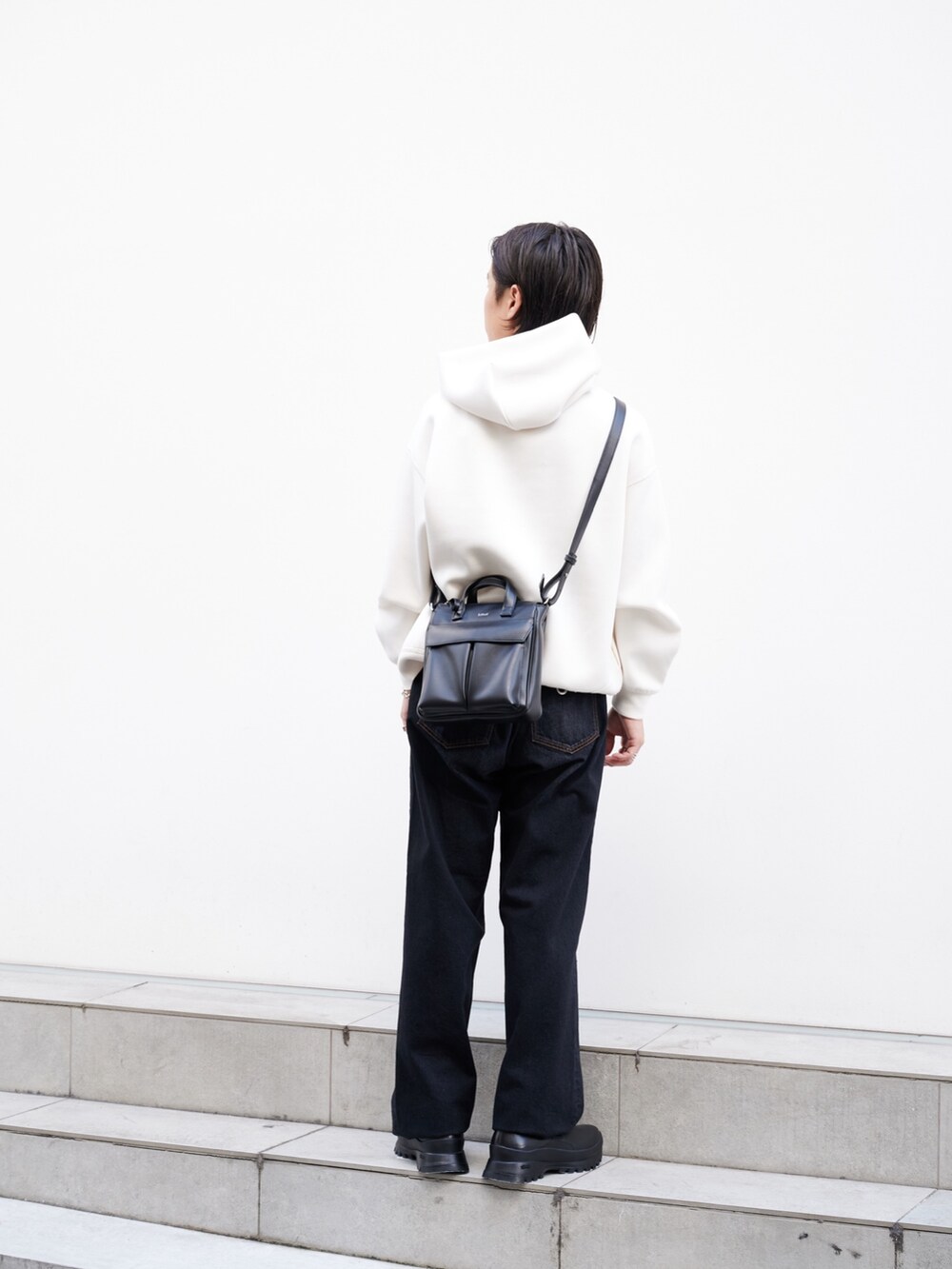 「STUDIOUSのZEROグラビティパーカー（パーカー、ベージュ系）」を使った、yoshidaさん（メンズ・169cm）の秋コーディネートの3枚目の写真