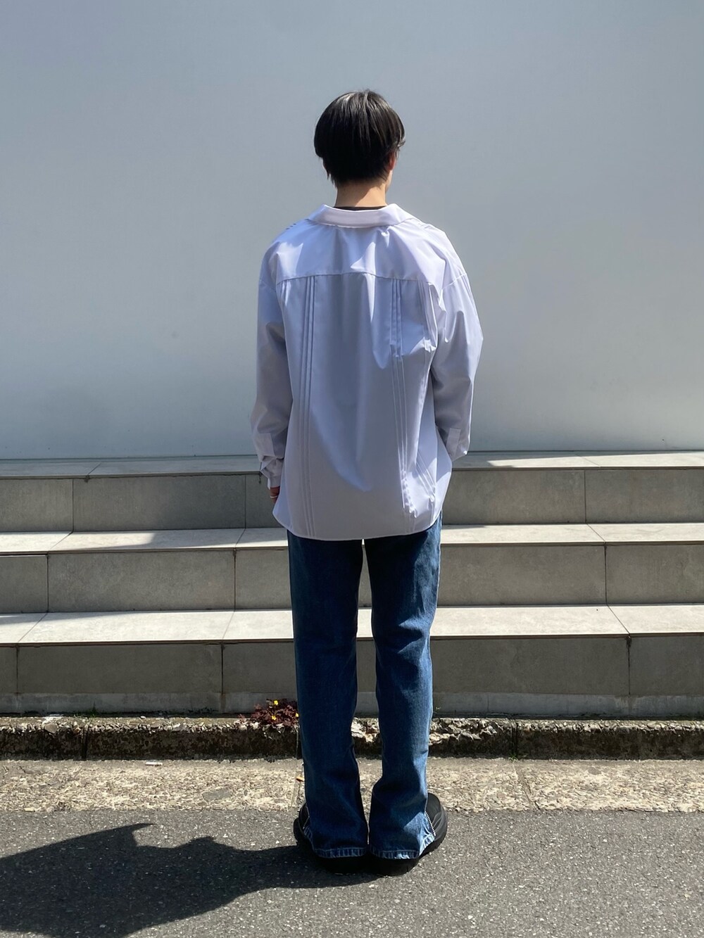 「メンズコーデ」｜「STUDIOUSのADAPT LONG SLEEVE TEE / アダプトロングスリーブTEE /あらゆるシーンにフィットする"無地長袖Tシャツ”（Tシャツ/カットソー、ブラック系）」を使った、yoshidaさん（メンズ・169cm）の春コーディネートの3枚目の写真