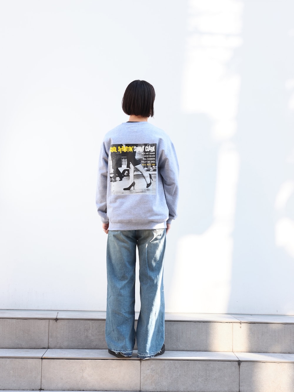「新星WEARISTAにエントリー、秋冬コーデ、今日のコーデ、メンズファッション、24ssトレンド」｜「JiedaのDAMAGE LOOSE FIT DENIM "BLU"（デニムパンツ、ブルー系）」を使った、yoshidaさん（メンズ・169cm）の冬コーディネートの3枚目の写真