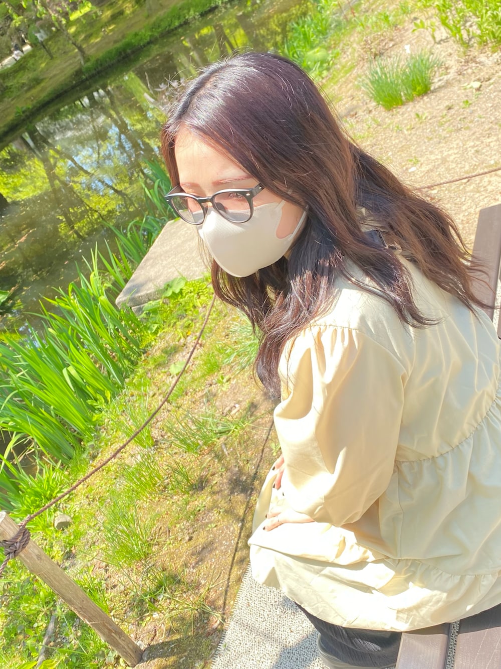 「大人女子、リラックススタイル、カジュアルコーデ、きれいめカジュアル、カラーコーデ、黄色、イエロー、パンツスタイル、黒、すずコーデ🍎、ADRER、adrer、大人ガーリー、ガーリー、ガーリーコーデ」｜「しまむらのアイテム（パンツ、ブラック系）」を使った、すず◡̈⋆さん（レディース・158cm）の春コーディネートの2枚目の写真